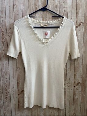 eesome Cream Ribbed V-Neck Ruffle Trim Short Sleeve Top